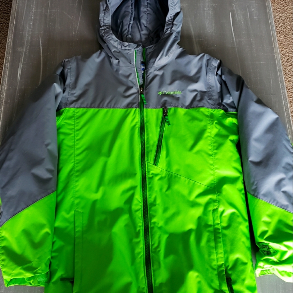 New Columbia Boys coat Large